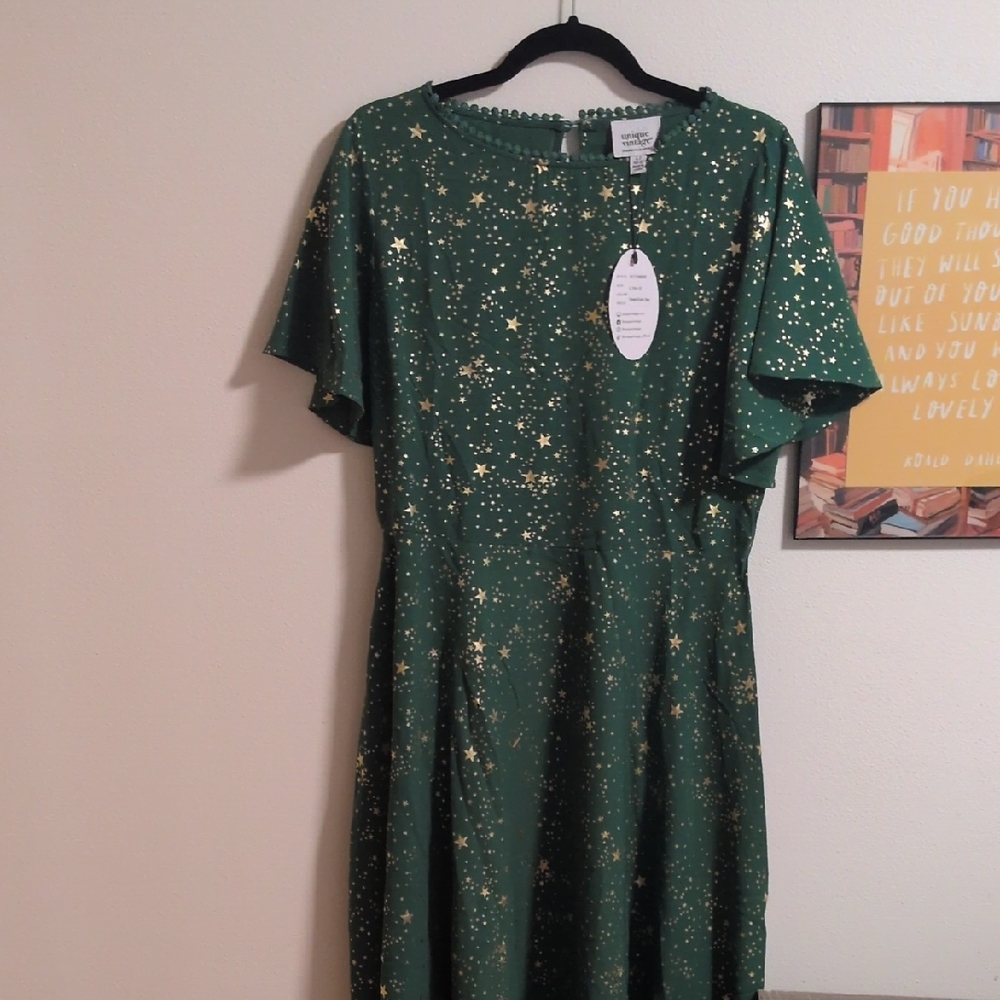 Unique Vintage Green & Gold Star Swing Dress Size L P2P: 20inWaist:16in